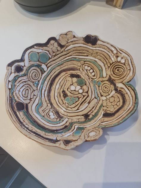 Coil Plates Ceramics, Coiled Bowls Ceramic, Coil Building Ceramics, Coiled Ceramic Vessels, Exposed Coil Pottery, Coil Pottery, Coil Pots, Beginner Pottery, Ceramic Texture