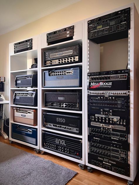 Tiny Home Studio Music, Guitar Rack Wall, Guitar Amp Storage, Modern Mancave, Modern Man Cave, Music Production Equipment, Guitar Storage, Flat Interior Design, Home Studio Ideas