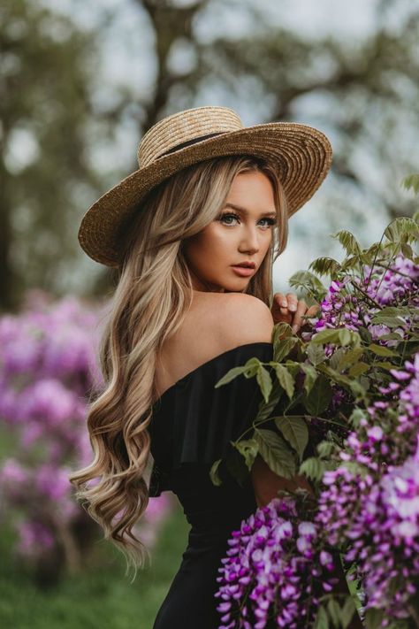 Blonde Photography, Outdoor Portrait Photography, Spring Photoshoot, Pose Fotografi, Shotting Photo, Photographie Portrait Inspiration, Portrait Photography Women, Model Pose, Foto Tips