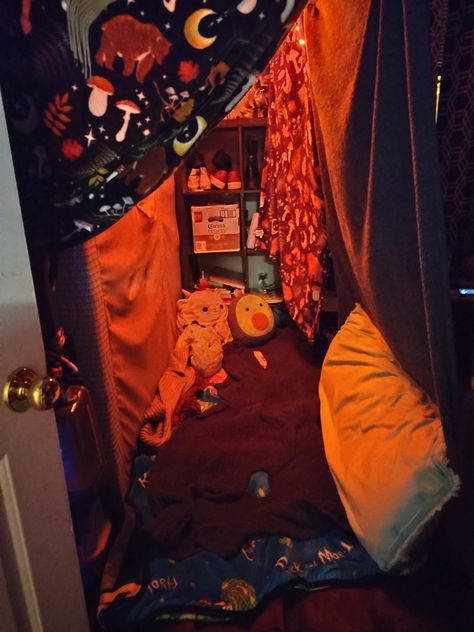 #omega #omegaverse #tent #fort #kidcore #cozycore #sleepover #lights #orange #red Blanket Nest Aesthetic, Omegaverse Nesting Aesthetic, Omegaverse Nest, Omega Nest Aesthetic, Omega Nest, Tent Fort, Asd Spectrum, Nest Ideas, Lil Boy