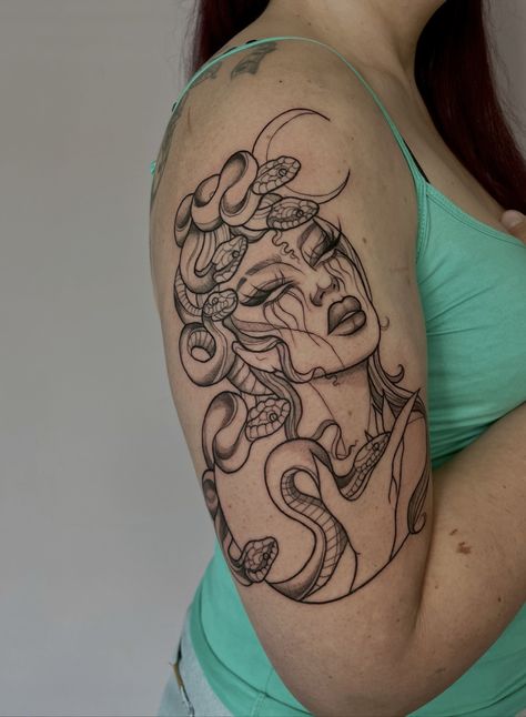 Upper Arm Medusa Tattoo, Girly Medusa Tattoo, Tattoo Brazo Mujer, Medusa Goddess, Ruby Rose Designs, Goddess Tattoo Design, Shen Long Tattoo, Rose Tattoo On Back, Earthy Tattoos