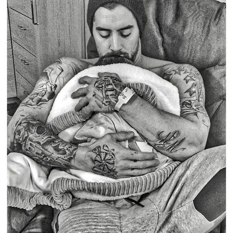 Pin for Later: Why These 26 Tattooed Dads Will Be the Sexiest Thing You See All Day Wings Tattoo Ideas, Classy Pictures, Parent Tattoos, Hot Dads, Dad Tattoos, Beard Styles For Men, Wings Tattoo, Holding Baby, Family Tattoos