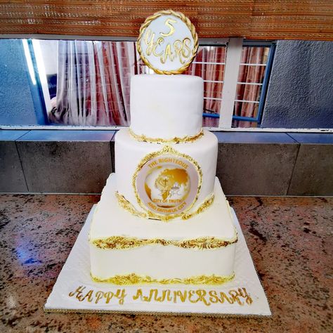 Church Anniversary Cake, White And Gold Cake, Anniversary Cake Designs, Church Anniversary, Cake Logo, Celebration Cake, Church Activities, Gold Cake, Anniversary Cake