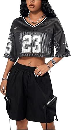 Baggy Jersey, Baggy Crop Top, Jersey Outfit, Trendy Street Style, T Shirt Image, Urban Looks, Top Streetwear, Women Street, Street Style Summer