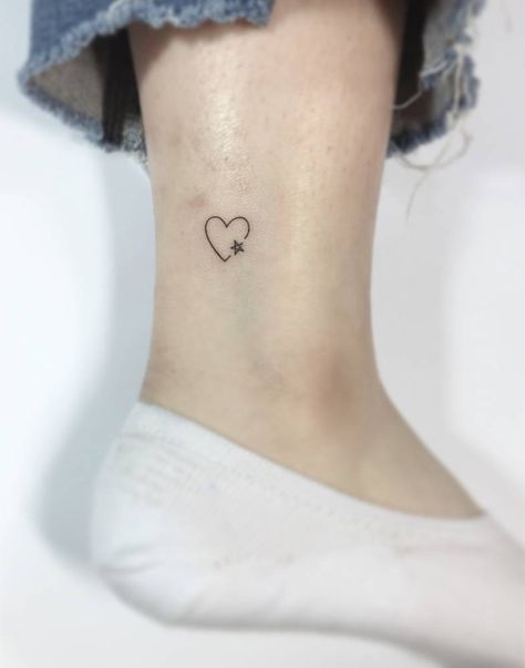 Herz Tattoo Klein, Heart Tattoo Ankle, Simple Heart Tattoos, Tiny Tattoos For Women, Tiny Heart Tattoos, Heart Line, Small Heart Tattoos, Petit Tattoo, Ankle Tattoos For Women