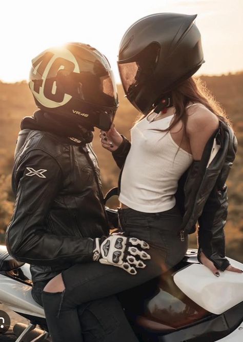 Sport Bike Couple Pictures, Bike Model Photoshoot, Motorbike Couple Photography, Motorbike Photoshoot Couple, Women Bikers Photography, Harley Photoshoot Photo Ideas, Motorcycle Girl Photoshooting, Motorcycle Photoshoot Women Ideas, Motocycle Photoshoot Couple