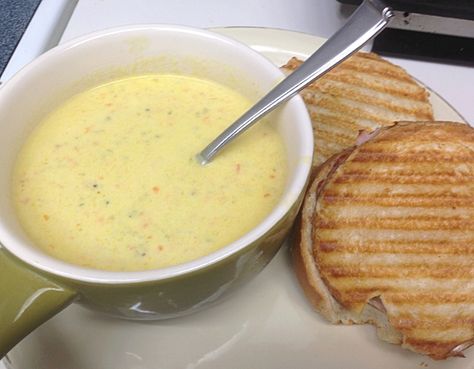 Cream of Jalapeno Soup. Stopped for lunch at The Blue Quail Deli in Goliad today. Having some of their yummy cream of jalepeno soup so I thought I'd see if I could find a recioe. Will give this a try Cream Of Jalapeno Soup, Jalapeño Soup, Garlic Soup, Quick And Easy Soup, Gluten Free Recipe, New Potato, Cheese Soup, Soup And Sandwich, Easy Soup Recipes