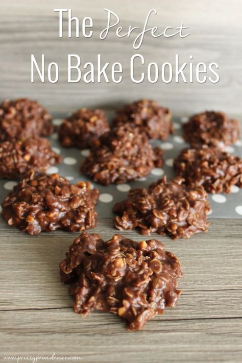 The perfect no bake cookies! I've tried so many no bake recipes.. these just can't be beat! Cookies Japanese, Cookies Sandwich, Cheddar Biscuit, Chocolate No Bake, Best No Bake Cookies, Plating Food, Presentation Food, Chocolate No Bake Cookies, Perfect Cookies