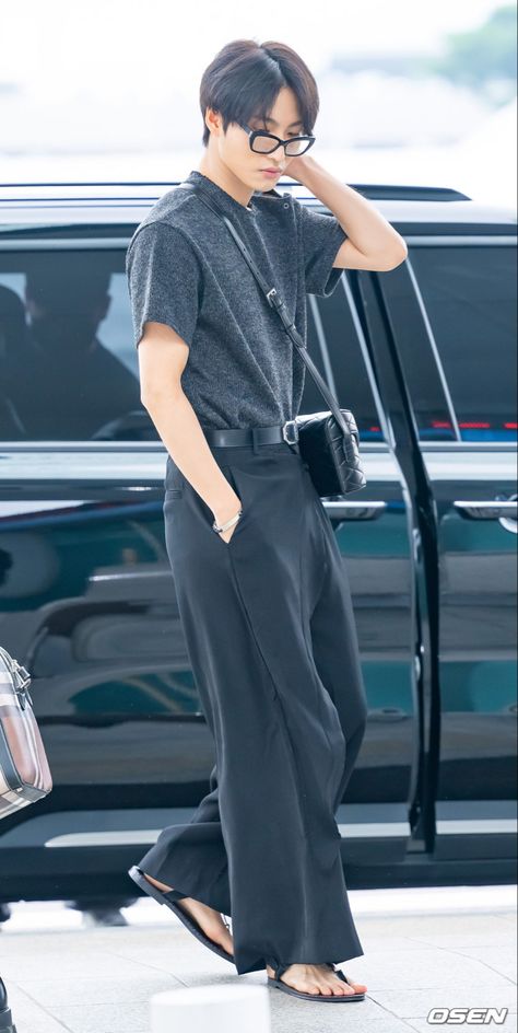 park seonghwa ateez Ateez Casual Outfits, Seonghwa Airport Fashion, Ateez Airport Fashion, Seonghwa Outfit, Seonghwa Airport, Ateez Fashion, Stray Kids Outfits, Kpop Fashion Men, Kpop Dress