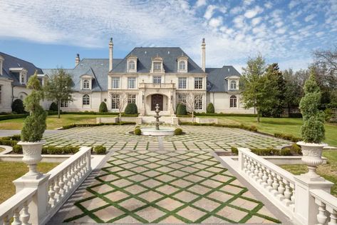 French Chateau Homes, Texas Mansions, French Mansion, Mansion Exterior, Dream Mansion, Chateau France, French Chateau, Luxury Homes Dream Houses, Dream House Exterior