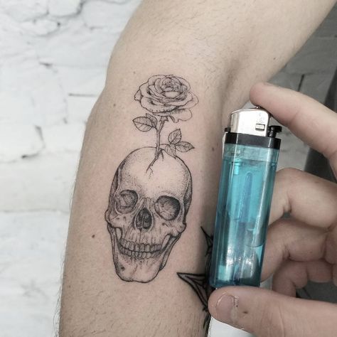 @αυυυвreyтαтe ☾♡ Tattoos For Ladies, Tattoos Black And White, Graves Into Gardens, Small Skull Tattoo, Tiny Flower Tattoos, Friday The 13th Tattoo, 13 Tattoos, Water Tattoo, Sun Tattoos