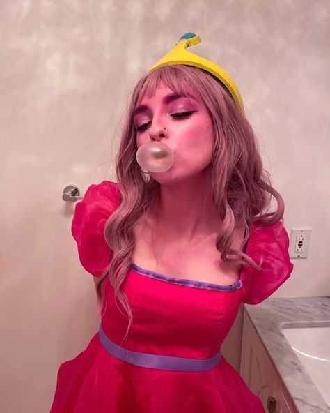 Princess Bubblegum Cosplay Makeup, Princess Buble Gum Cosplay, Finn And Princess Bubblegum Costume, Princess Bubblegum And Marceline Halloween, Princess Bubblegum Outfits Inspired, Pink Hair Characters Halloween, Bubble Gum Costume, Marceline And Princess Bubblegum Costume, Cartoon Network Cosplay