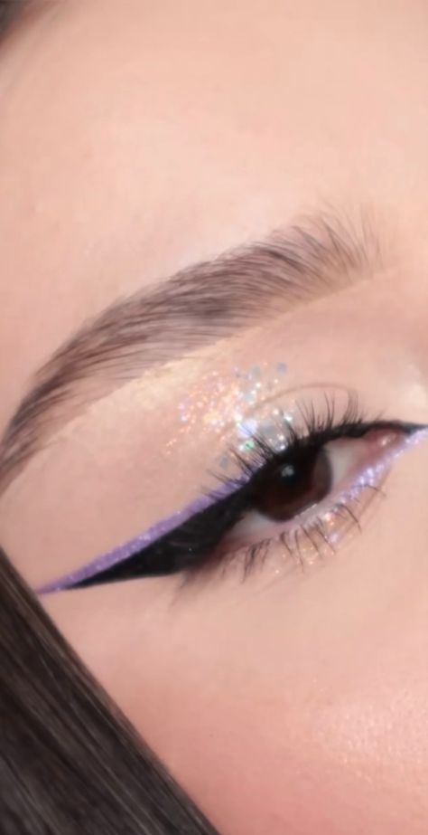 Simple Purple Makeup Looks, Concert Makeup, Face Art Makeup, Graphic Makeup, Purple Makeup, Ethereal Makeup, Dope Makeup, Edgy Makeup, Creative Eye Makeup