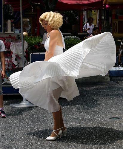 Pleated Skirt Spread | ribbon_satin | Flickr Windy Girl, Windy Skirts, Pleated Fashion, Pleated Skirt Dress, Windy Weather, Iconic Dresses, Funny Phone Wallpaper, Creative Photos, Favorite Celebrities