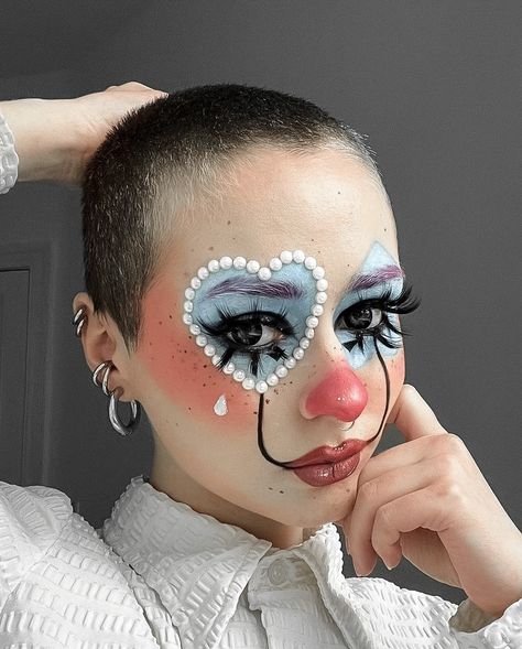 Pierrot Costume, Cute Clown Makeup, Halloween Makeup Clown, Soirée Halloween, Funky Makeup, Pierrot Clown, Vampire Bride, Drag Make-up, Halloween Clown