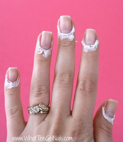 10 Nail Hacks Every Girl Needs to Know - Society19 Nail Hacks, Nail Polish Hacks, Natural Nail Polish, Gel Polish Manicure, Gel Nail Tips, Pink Gel, Gel Nails Diy, Manicure Tips, Nail Polish Art