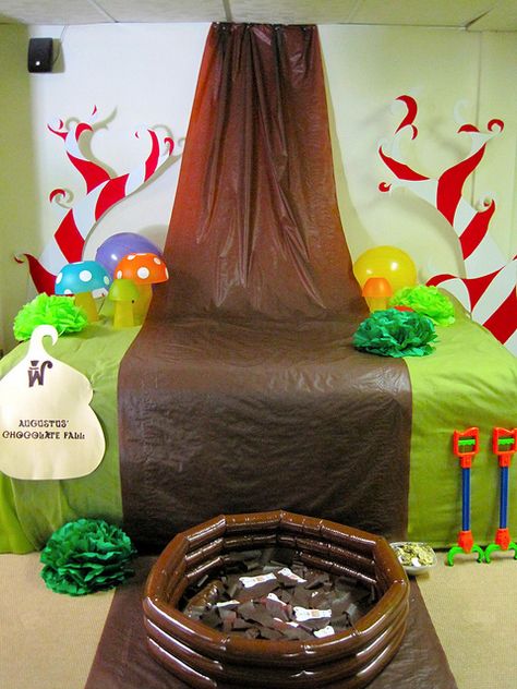 Chocolate Waterfall by a. modern home, via Flickr....plastic cups flipped upside down with bowls flipped too and placed on top with white circular stickers ...mushrooms Wonka Decorations, Stickers Mushrooms, Willy Wanka, Chocolate Waterfall, Willy Wonka Halloween, Chocolate River, Circular Stickers, Chocolate Factory Party, Willie Wonka