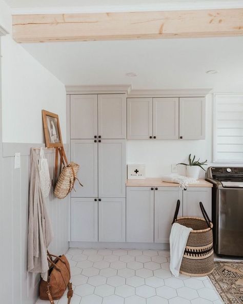 Who says your laundry room has to be boring and uninviting? Not us! 🙋🏻‍♀️ The light and airy feel of the colours and textures in this room… Fun Desk, Family Room Addition, Laundry Room/mud Room, Trim Ideas, Mudroom Laundry Room, Mud Rooms, Farmhouse Interior Design, Farmhouse Laundry, Maple Grove