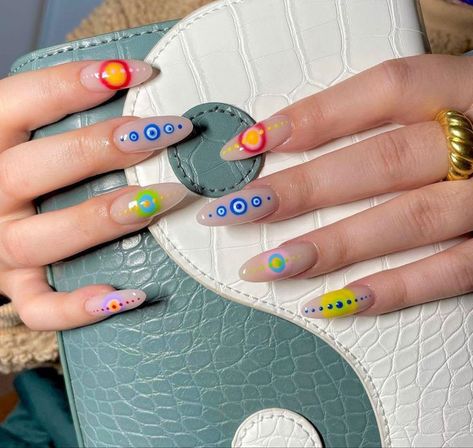 Easy Colorful Nail Designs, Coachella Nails Ideas 2023, Fun Nail Designs Creative Simple, Music Festival Nails Ideas, Cool Funky Nails, Coachella Nails 2023, Short Festival Nails, Bonnaroo Nails, Hippie Nail Art Boho