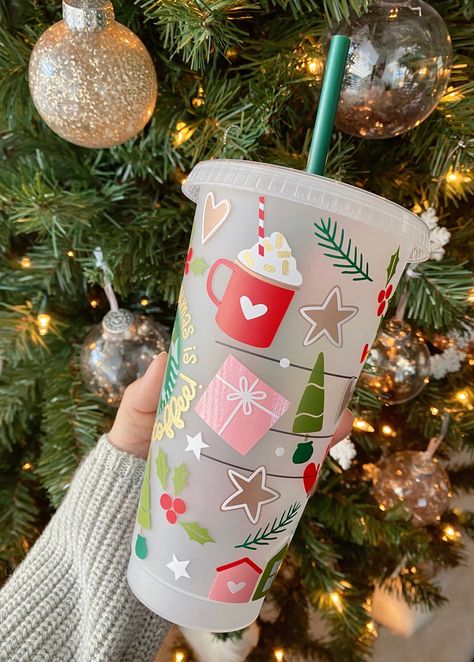 All I want for Christmas is more coffee Starbucks cup! Spruce up your coffee or any beverage during this holiday season. Perfect Christmas gift for any coffee lover. Pick one up today and gift yourself, mom, sister, family member or a friend! Each tumbler will come with a lid and straw. WANT A DIFFERENT DESIGN? MESSAGE US WITH YOUR CUSTOM ORDER. Details: 24oz venti cold cup Customized using permanent premium quality vinyl Tumbler care: We recommend hand washing only Not dishwasher or microwave s Coffee Cup Christmas Gifts Diy, Christmas Tumblers Vinyl, Christmas Cups Gifts Ideas, Christmas Tumbler Ideas Vinyl, Christmas Cup Designs, Anillo Aesthetic, Vinyl Christmas Gifts, Plastic Cups Design, Starbucks Christmas Cups