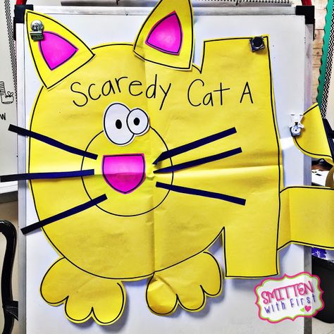 Short A with Scaredy Cat A Phonics Friend Teaching Short Vowel Sounds, Short A Activities, Short A Sound, Vowel Lessons, Short Vowel Games, First Grade Crafts, 1st Grade Crafts, Teaching Vowels, Fun Lesson Plans