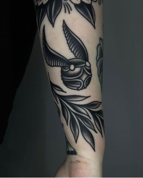 American Traditional Harry Potter, American Traditional Harry Potter Tattoo, Harry Potter Traditional Tattoo, Traditional Tattoo Upper Arm, Black And Grey American Traditional, Traditional Tattoo Black And Grey, Traditional Tattoo Designs, Hourglass Tattoo, Tattoo Old School