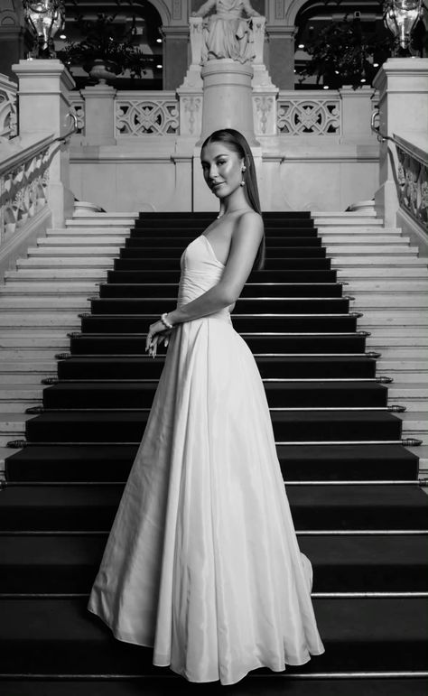 prom #prom #whitedresswedding Prom Stair Photos, Prom Poses On Stairs, Old Money Prom Photoshoot, Old Money Prom Pictures, Hotel Prom Pictures, Formal Photo Ideas, Prom Picture Poses, Prom 2025, Double Staircase