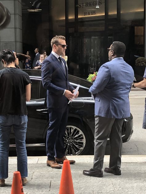 Mens Power Suit, Harvey Specter Outfit, Harvey Specter Style, Suits Serie, Harvey Spectre, Harvey Suits, Suits Tv Series, Suits Tv Show, Specter Suits