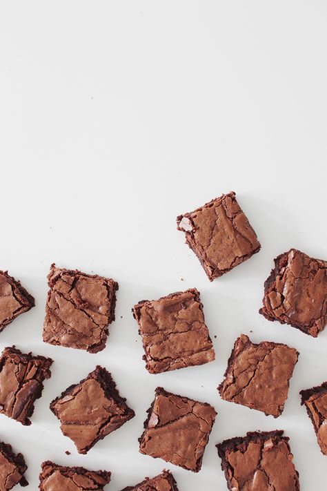 Salty Brownies, Baking Instagram, Brownies Decorados, Food Photography Cake, Food Photography Dessert, Food Photography Composition, Fudge Chocolate, Food Photoshoot, Dessert Photography