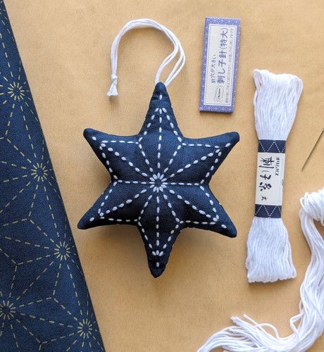 Sashiko Projects Ideas, Christmas Sashiko, Sashiko Christmas, Sashiko Christmas Tree, Sashiko Christmas Ornaments, Sashiko Ornaments, Sashiko Star Pattern, Small Sashiko Projects, Sashiko Bookmark