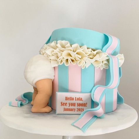 Mom To Be Birthday Cake, Birthday Cake For Pregnant Woman, Baby Announcement Cake Ideas, Parents To Be Cake, Pregnancy Cake Announcements, Pregnant Cake Design, Pregnant Cake Ideas, Pregnancy Announcement Cake Ideas, Pregnancy Cake Ideas