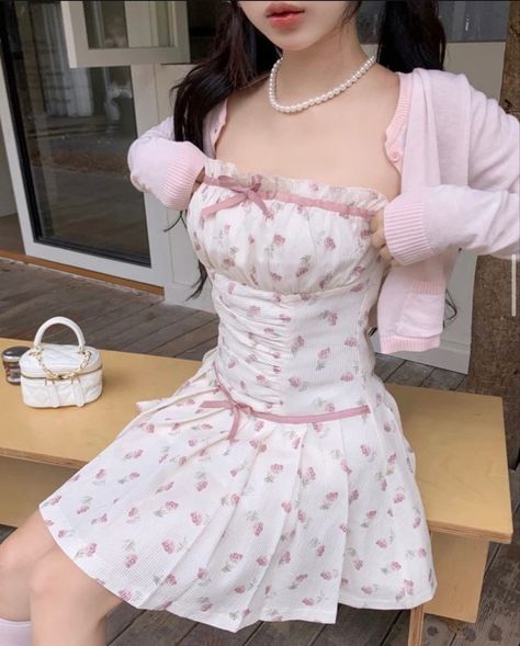 Croquette Style Aesthetic, Coqquete Aesthetic Outfit, Pink Vintage Fashion, Coqutte Aesthetic Girl Outfit, Fairy Coquette Outfits, Pink Date Outfit, Coquette Fashion Aesthetic, Hot Girly Outfits, Conquete Aesthetic Outfits