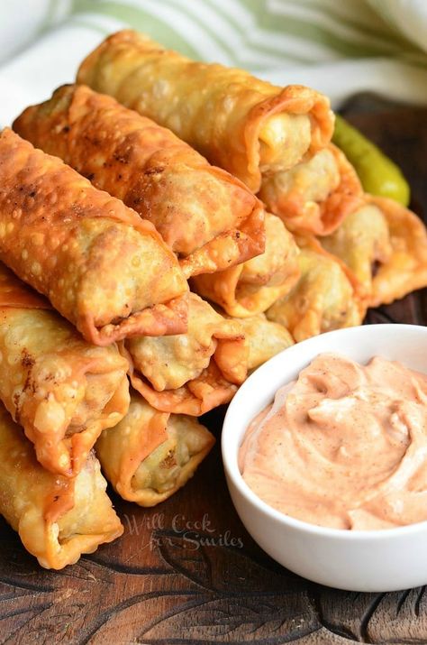 Eggroll Ideas, Cheeseburger Egg Rolls, Superbowl Food Appetizers, Super Bowl Essen, Egg Rolls Recipe, Superbowl Food, Will Cook For Smiles, Chicken Spring Rolls, Wonton Recipes