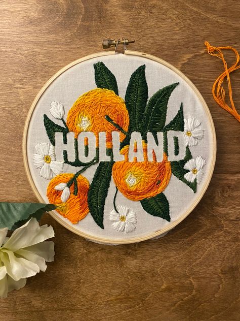 Clementine Embroidery, Holland Name, Embroidery Hoop Art Diy, Diy Embroidery Designs, Name Embroidery, Diy Embroidery Patterns, Couture Embroidery, Floating Flowers, Crochet Stitches For Beginners