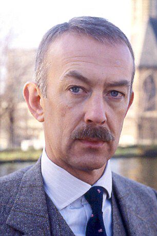 Roy Marsden (Adam Dalgliesh) British Tv Mysteries, Tv Detectives, Old Libraries, Detective Novels, Best Authors, British Tv, British Art, British Actors, Movie Stars