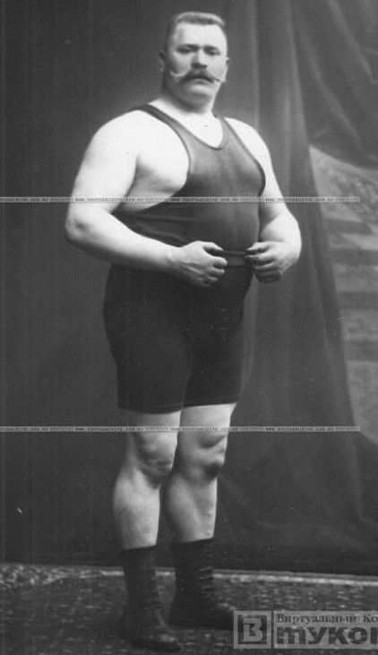 Circus Strongman, World's Strongest Man, Circus Performer, Professional Wrestlers, Circus Performers, Dark Green Aesthetic, Vintage Circus, Professional Wrestler, Body Reference