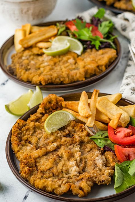 Milanesa de Res (Beef Milanese) - Dish 'n' the Kitchen Milanesa Recipe, Mexican Side Dishes, Sliced Steak, Meat Dinners, Chicken Steak, Weeknight Dinner Recipe, Herbalife Nutrition, Beef Recipes For Dinner, Steak Recipes