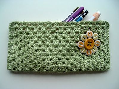 Crochet Pencil Case, Crochet Pencil, Knitting Projects Free, Crocheted Purse, Granny Pattern, Crochet Case, Crochet Pouch, Crochet Clutch, Crochet Purse