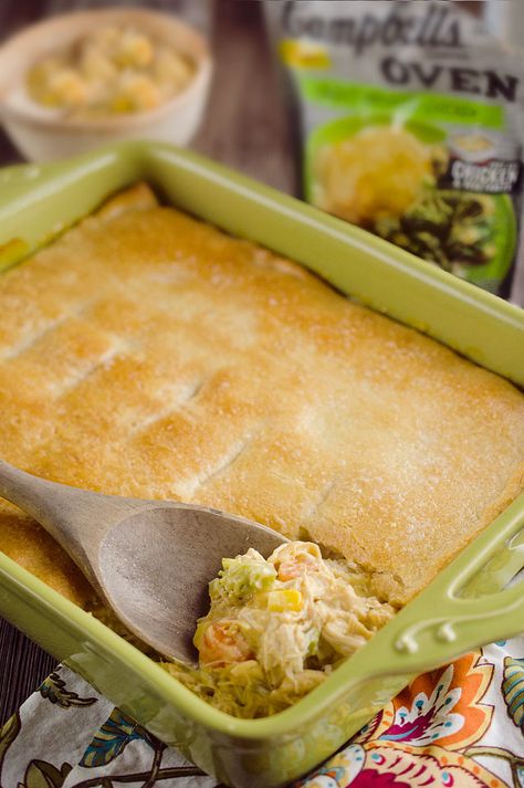 Cheesy Chicken Pot Pie Casserole is a quick and easy 20 minute weeknight dinner idea with only 5 ingredients! Creamy chicken and vegetables with Campbell's Cheesy Broccoli Chicken Oven Sauce are topped with a flaky crescent crust for a delicious recipe the whole family will love! #Chicken #PotPie #EasyDinner Easy Healthy 30 Minute Meals, Cheesy Chicken Pot Pie, Chicken Potpie, Chicken Oven, Healthy Chicken Pot Pie, Pot Pie Casserole, Chicken Pot Pie Casserole, Broccoli Chicken, Cheesy Broccoli