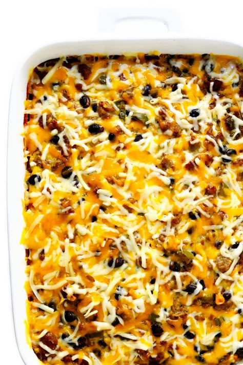 Enchilada Healthy, Chorizo Eggs, Casserole Mexican, Mexican Breakfast Casserole, Make Ahead Breakfast Casserole, Breakfast Casserole Recipe, Mexican Breakfast Recipes, Mexican Breakfast, Gimme Some Oven