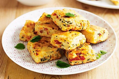 Italian scones Italian Food Party, Healthy Scones, Breakfast Scones, Italian Breakfast, Savory Scones, Savoury Baking, Healthy Snacks Easy, Scone Recipe, Italian Dishes