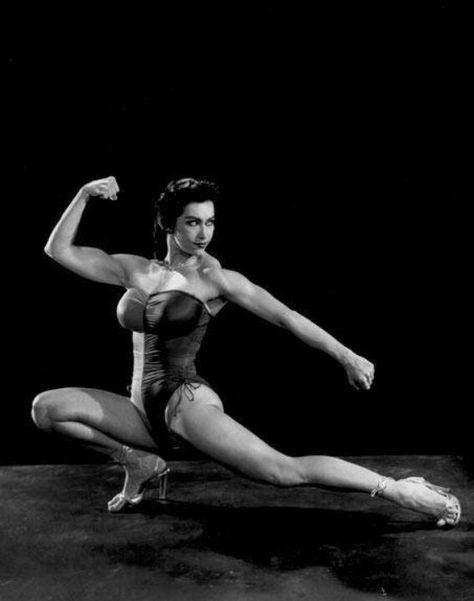 Kelly Everts first female body builder and challenged the rules which denied women from competing Body Builders, Pilates Studio, Fitness Bodybuilding, Body Builder, Female Body, Body Building Women, Women In History, Womens Rights, Bodybuilder