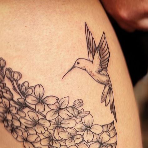 Lilac Hummingbird Tattoo, Lilac And Hummingbird Tattoo, Lilac Tattoo, Hummingbird Tattoo, Piercing Ideas, Ink Ideas, Birds Tattoo, Tattoo Inspo, Tattoo Idea