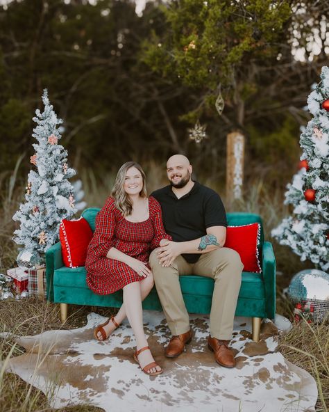 Sneak peek from yesterday’s outdoor Christmas minis! Omg! Love this setup personally! I am doing these again in December. I have that link to sign up for it on my bio! Feel free to reach out :) this is also the same studio setup too! Eek! Pictures With Santa Set Up, Christmas Mini Set Up Outdoor, Christmas Mini Sessions Outdoor, Christmas Mini Shoot, Turquoise Christmas, Green Couch, Christmas Mini Sessions, Santa Pictures, Winter Photoshoot