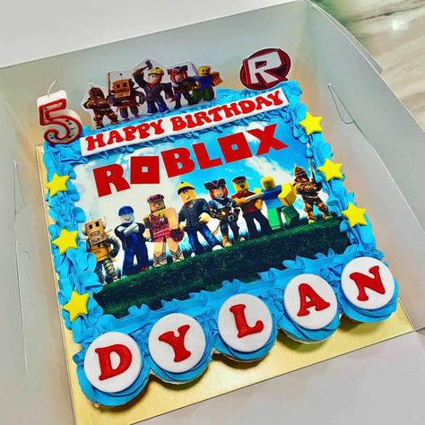 Roblox Cake Ideas, Roblox Cake Design, Birthday Cake Icing, Square Birthday Cake, Roblox Birthday Cake, Cake Designs For Boy, Robot Birthday Party, Pull Apart Cupcake Cake, Pull Apart Cake