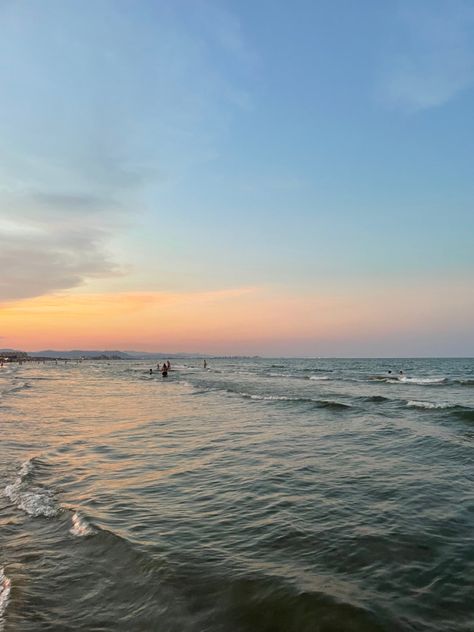 Spanish Beach Aesthetic, Valencia Spain Aesthetic, Valencia Aesthetic, Valencia Travel, Sunset Swim, Waves Sunset, Spain Valencia, Spain Summer, Spain Aesthetic