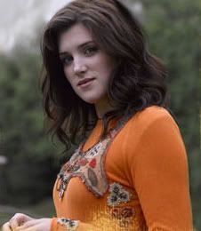 After seeing Lucy Griffiths brilliant performance as Lady Marian, I think she would have been a perfect Katharine. Pluss Lucy Griffith is close to how I picture Katharine. Marian Art, Jonas Armstrong, Lucy Griffiths, Robin Hood Costume, Robin Hood Bbc, Maid Marian, Historical Movies, Celtic Heritage, Fancy Hairstyles