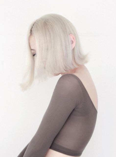 White Hair Woman, Diy Tights, Noora Sætre, Noora Saetre, Weird Fashion Trending, Teenage Fashion Trending, Woman Aesthetic, Sabrina Spellman, Minimalist White