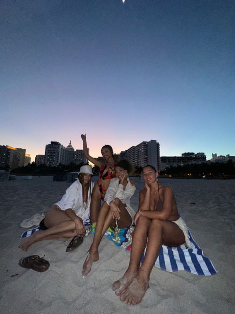 Miami Friends Aesthetic, Besties In Miami, Beach Sunset With Friends, Vacation Pics With Friends, Portugal With Friends, Miami With Friends, Friend Vacation Aesthetic, Vacation With Friends Aesthetic, Vacation Pictures Friends