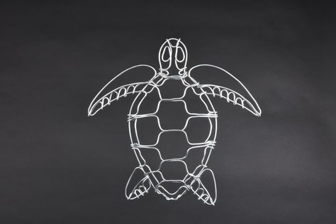 Wire Turtle Sculpture, Bathroom Beach House, Metal Wire Sculpture, Ocean Themed Bathroom, Metal Sculpture Wall Art, Sculpture Studio, Bathroom Beach, Turtle Sculpture, Wire Jewelry Patterns